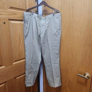 Dockers Men's Khaki Pants Classic Fit Flat Front Beige Size 44x30